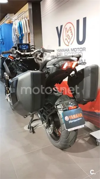 Yamaha Niken – Vista 29