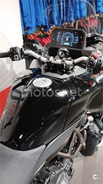 Yamaha Niken – Vista 5