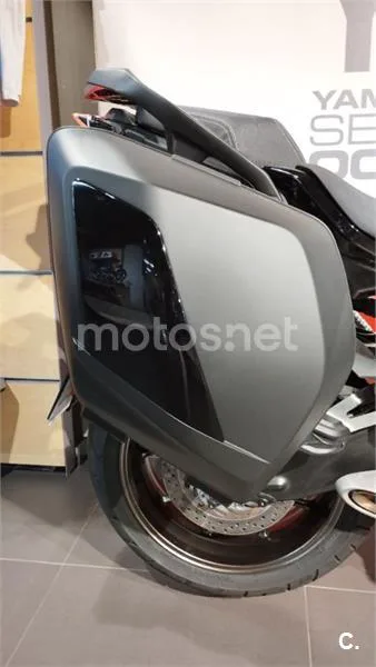 Yamaha Niken – Vista 7