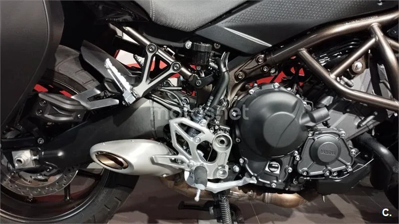 Yamaha Niken – Vista 8