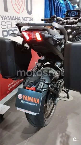 Yamaha Niken – Vista 9