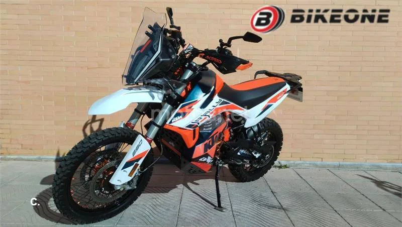 KTM 890 – Vista 3