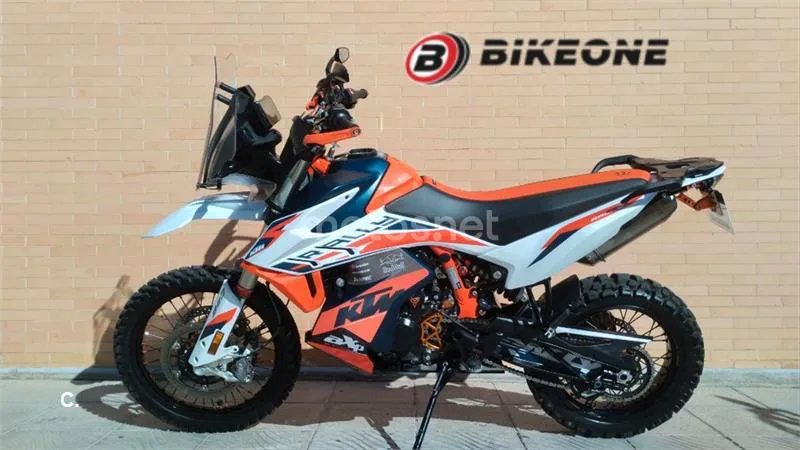 KTM 890 – Vista 4