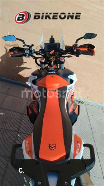 KTM 890 – Vista 7