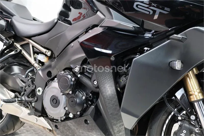 Suzuki GSX-S – Vista 12