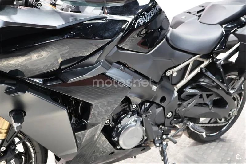 Suzuki GSX-S – Vista 13
