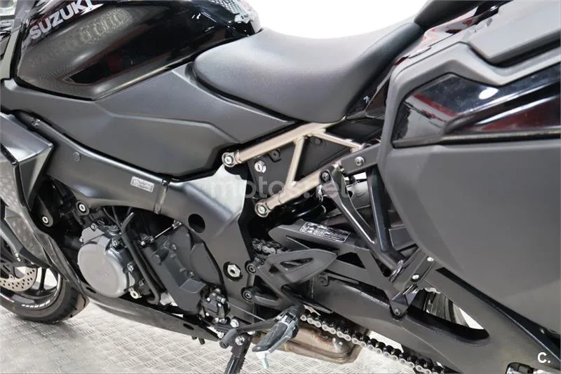 Suzuki GSX-S – Vista 14