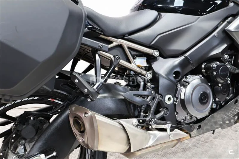 Suzuki GSX-S – Vista 15