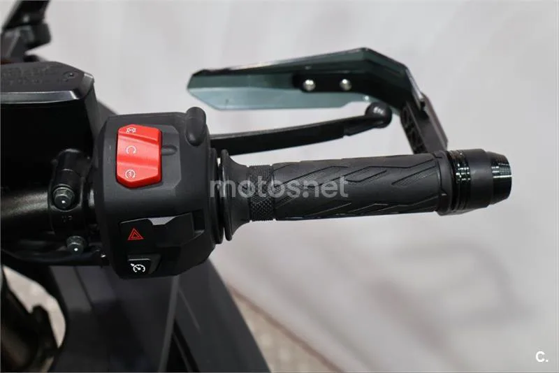 Suzuki GSX-S – Vista 9