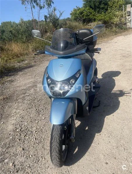 Piaggio Beverly Tourer 400 – Vista 4