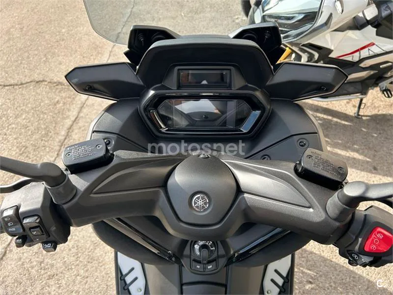 Yamaha XMAX 125 - Vista 4