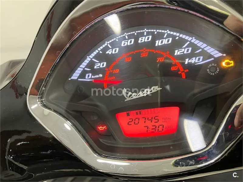 Vespa GTS 300 – Vista 8