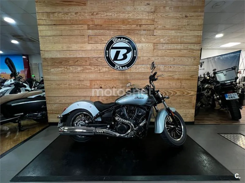 Indian Scout - Vista 17