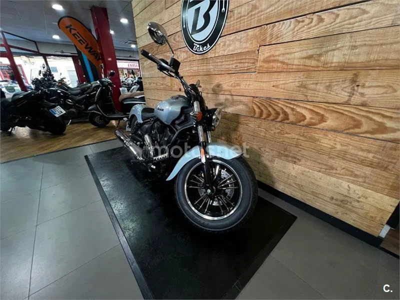Indian Scout - Vista 20