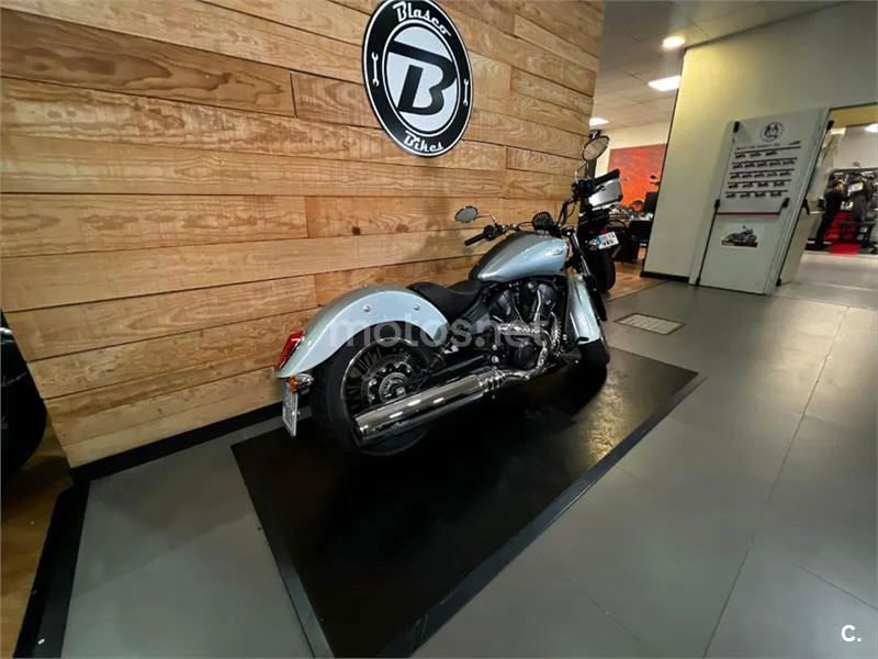 Indian Scout - Vista 25