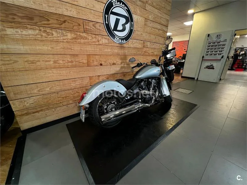 Indian Scout - Vista 4