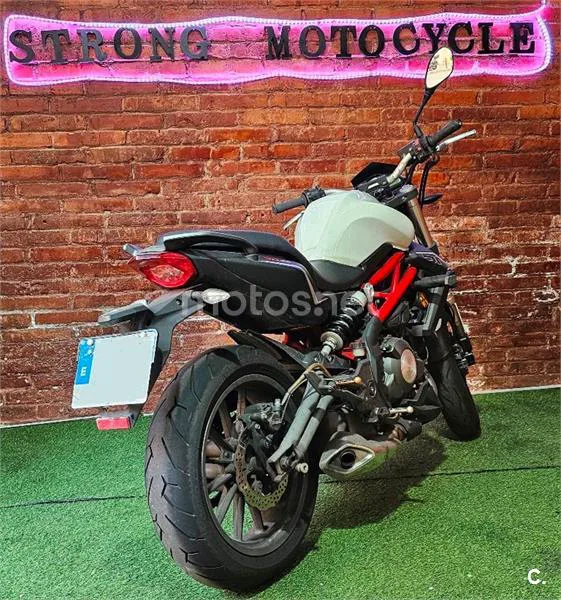 Benelli BN 302 R – Vista 11