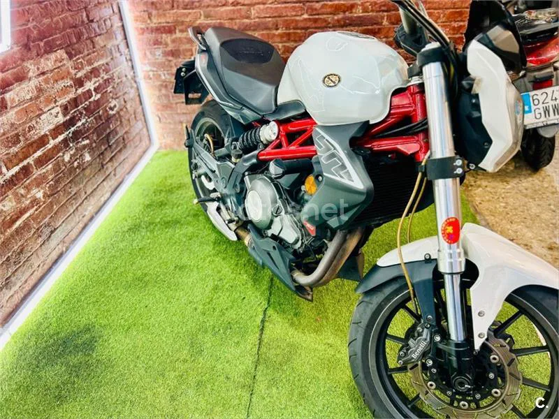 Benelli BN 302 R – Vista 3