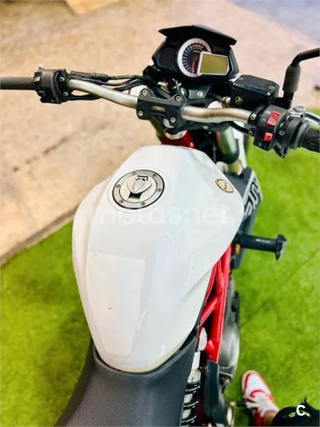 Benelli BN 302 R – Vista 4