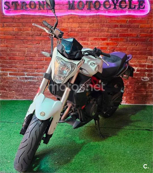 Benelli BN 302 R – Vista 8
