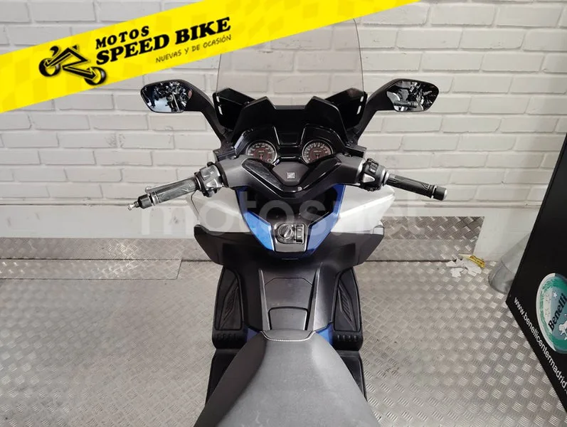 Honda Forza 125 – Vista 17