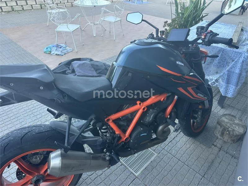 KTM 1290 Super Duke R – Vista 2