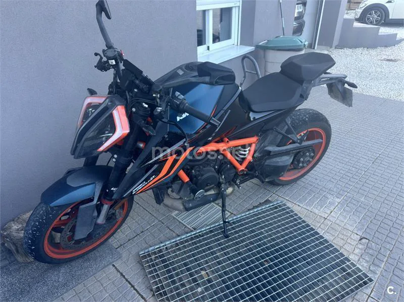 KTM 1290 Super Duke R – Vista 3