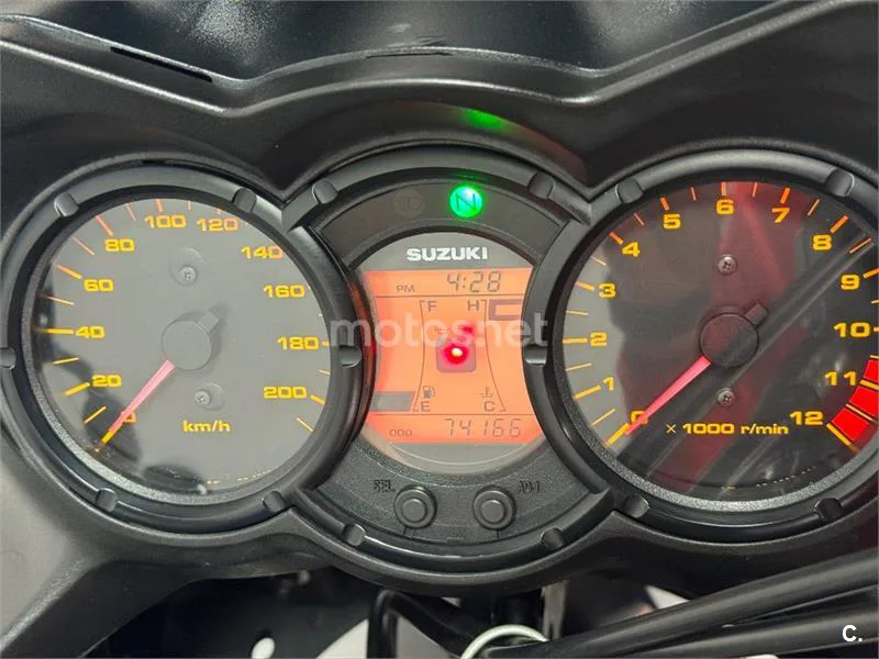 Suzuki V-Strom 650 – Vista 12