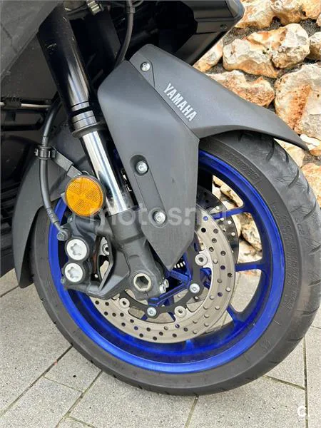 Yamaha TMAX – Vista 12