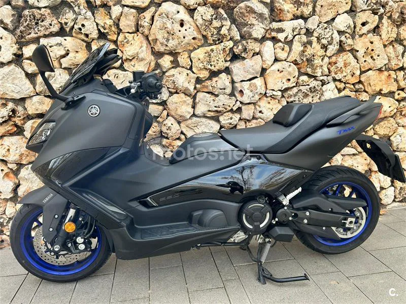 Yamaha TMAX – Vista 13