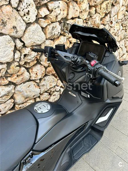 Yamaha TMAX – Vista 3