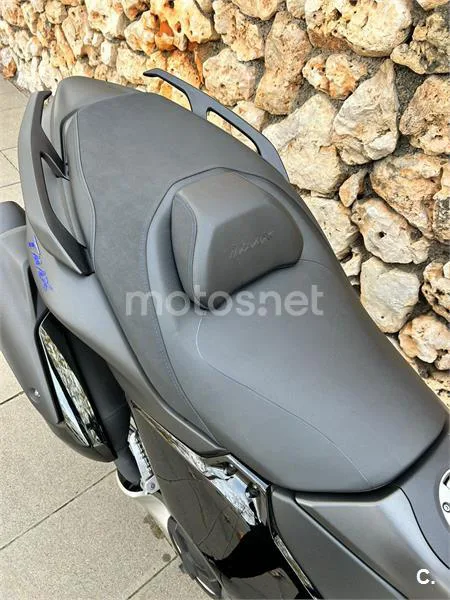 Yamaha TMAX – Vista 4