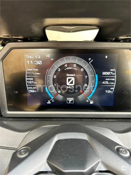 Yamaha TMAX – Vista 5