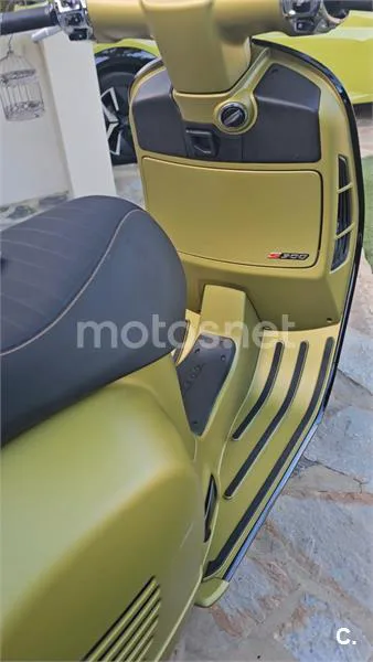 Vespa GTS 300 - Vista 14