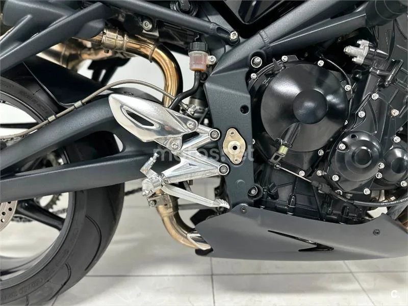 Triumph Street Triple – Vista 13