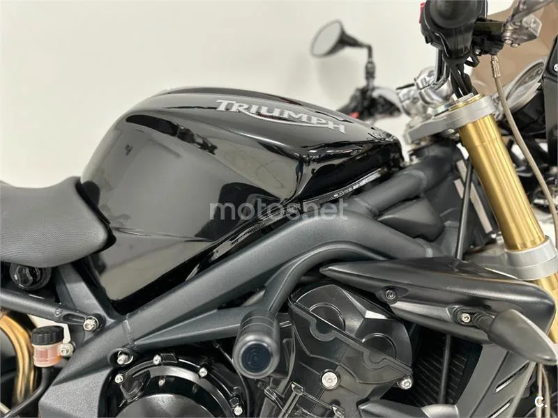 Triumph Street Triple – Vista 15