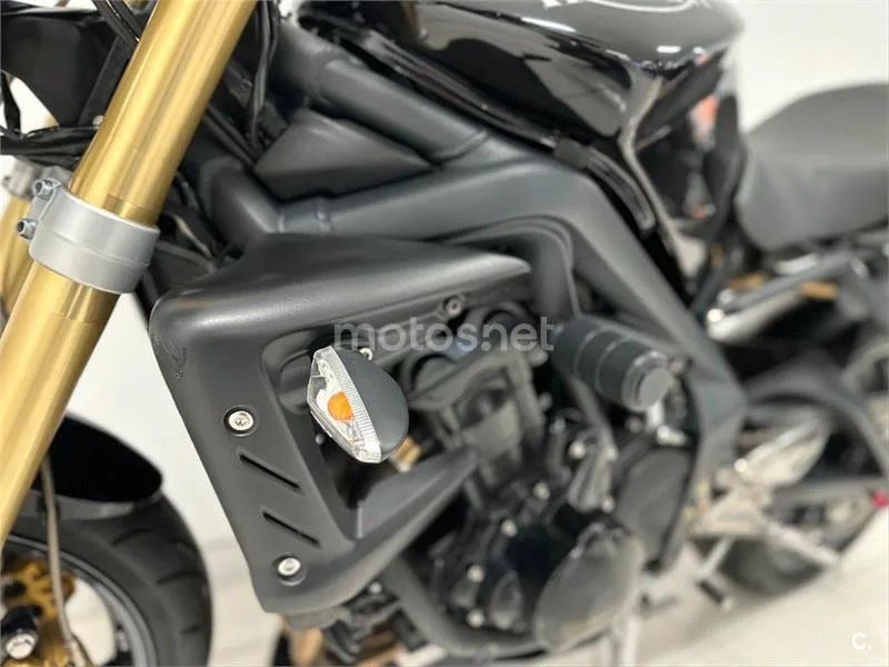 Triumph Street Triple – Vista 19