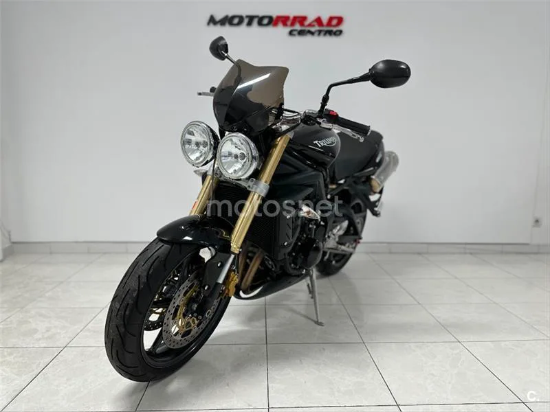 Triumph Street Triple – Vista 3
