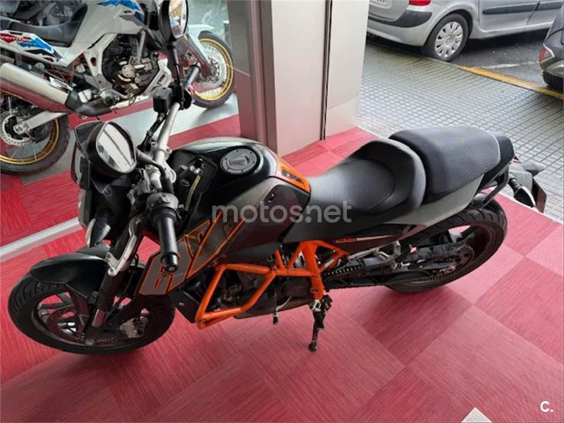 KTM 690 Duke – Vista 3