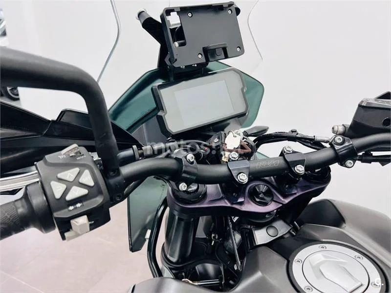 KTM 890 – Vista 13