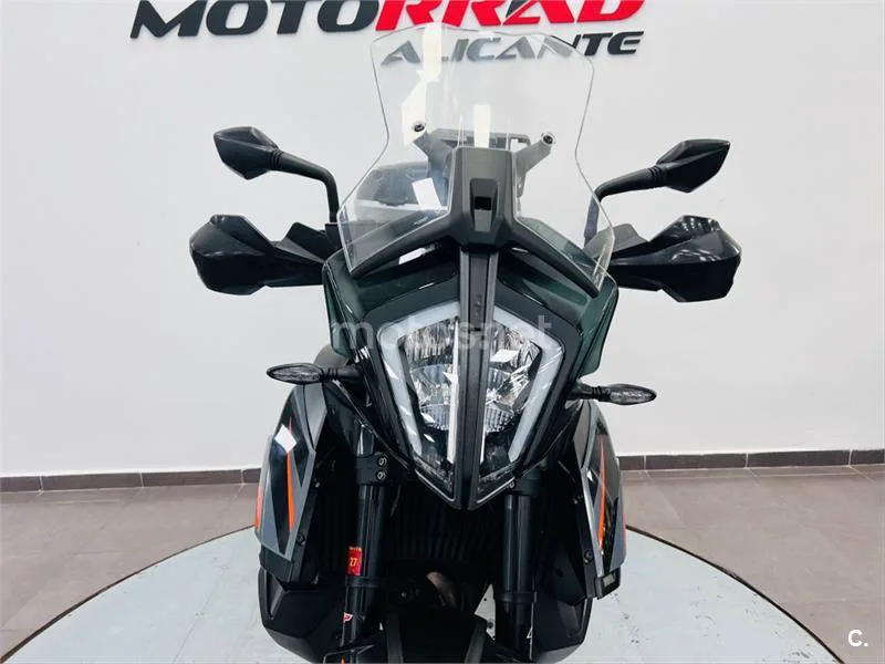 KTM 890 – Vista 15