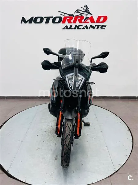 KTM 890 – Vista 18