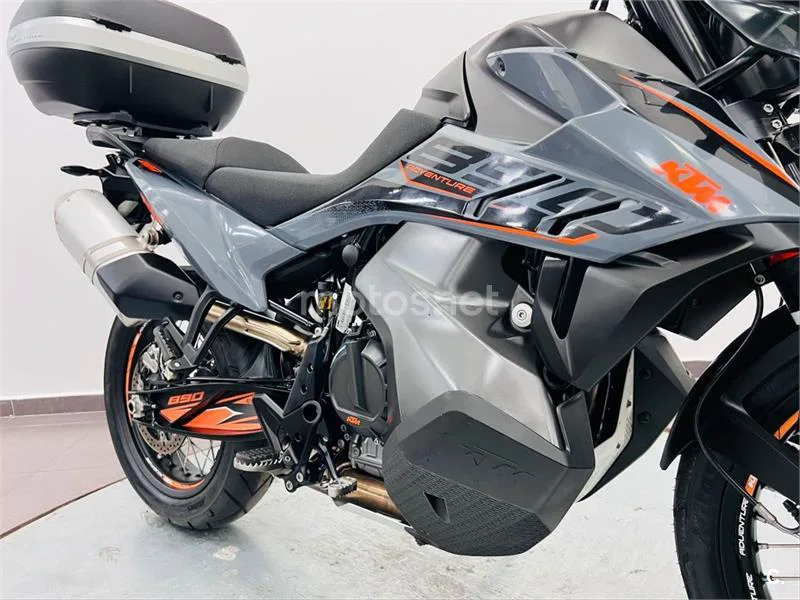 KTM 890 – Vista 21