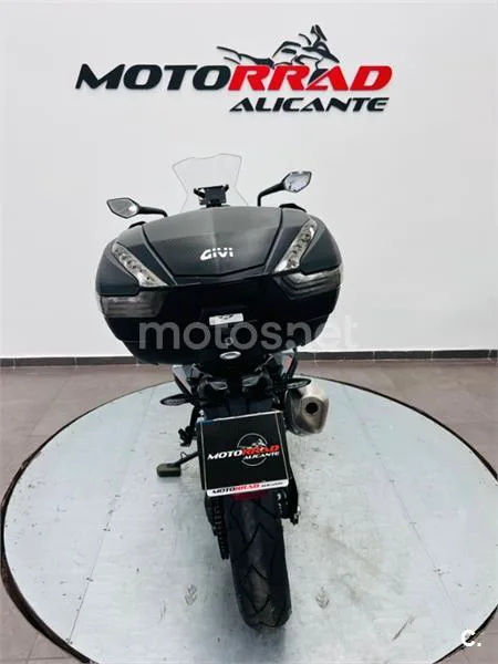 KTM 890 – Vista 4