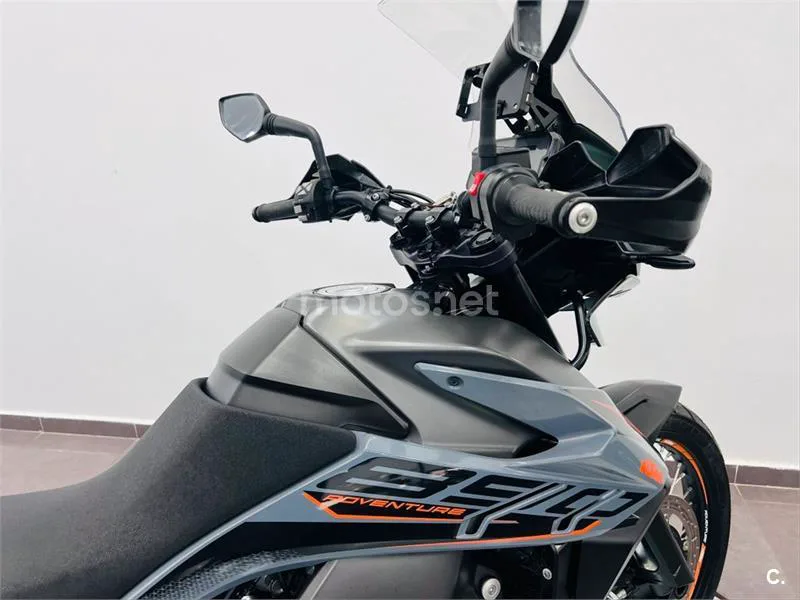 KTM 890 – Vista 7