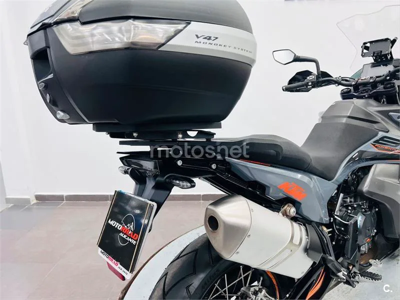 KTM 890 – Vista 8