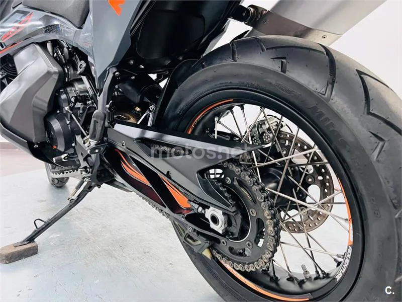 KTM 890 – Vista 9