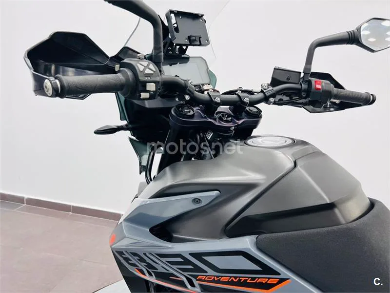 KTM 890 – Vista 10
