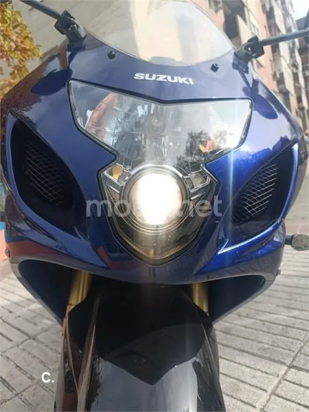 Suzuki GSX R600 – Vista 8