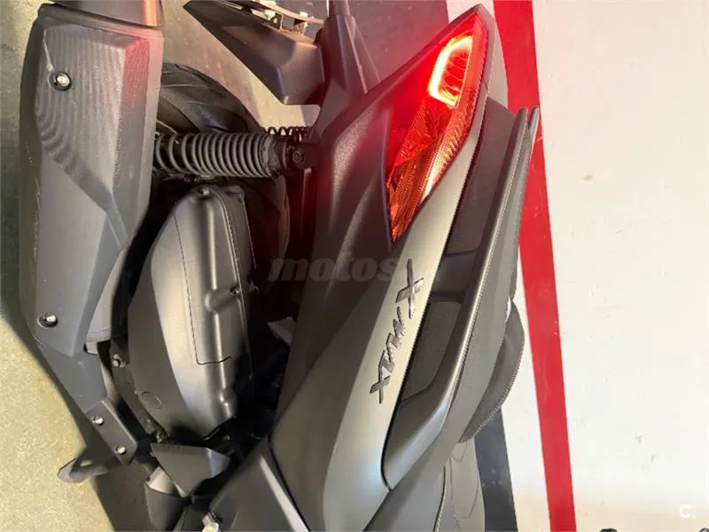 Yamaha XMAX 400 – Vista 8